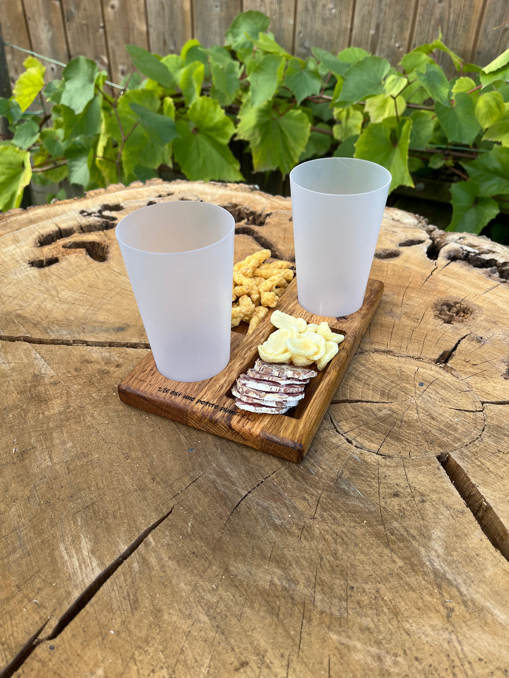 Planche Duo Apéro – Planchinette en bois avec 2 verres inclus (14cm x 21cm)