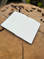 Cahier A5 noir gravé plume magique – Carnet en PU, gravure artisanale Atelier Ink-Wood