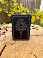 Cahier A5 noir gravé Arbre de Vie – Carnet en PU, motif celtique gravé à l’Atelier Ink-Wood
