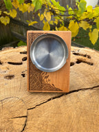 Cendrier en bois gravé motif arbre – Hêtre massif 12×17 cm avec coupe inox, création artisanale Atelier Ink-Wood
