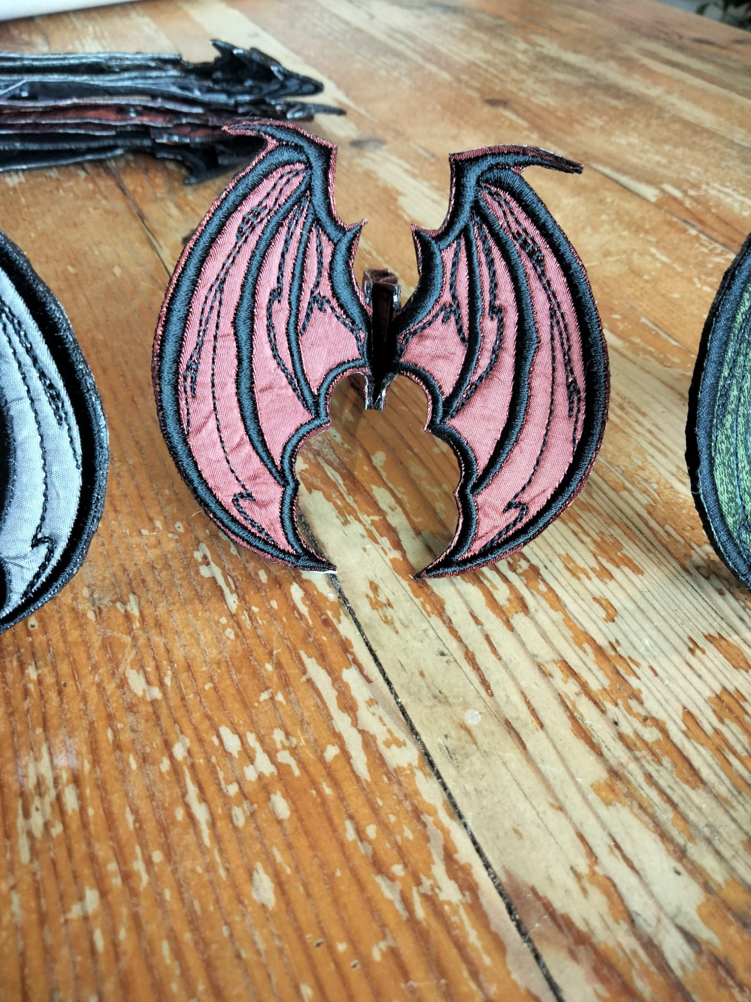 Marque-page “Ailes de Dragon” – Création Broderie & Grimoire