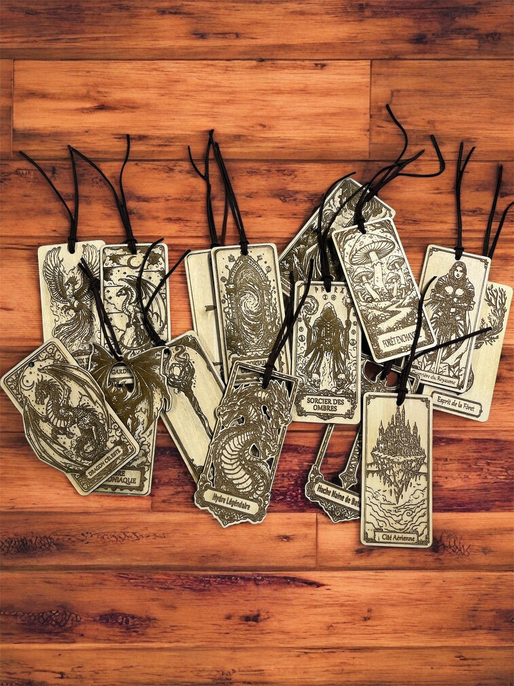 Marque-pages Fantasy en Bois Gravé – Illustrations Magiques & Univers Médiéval
