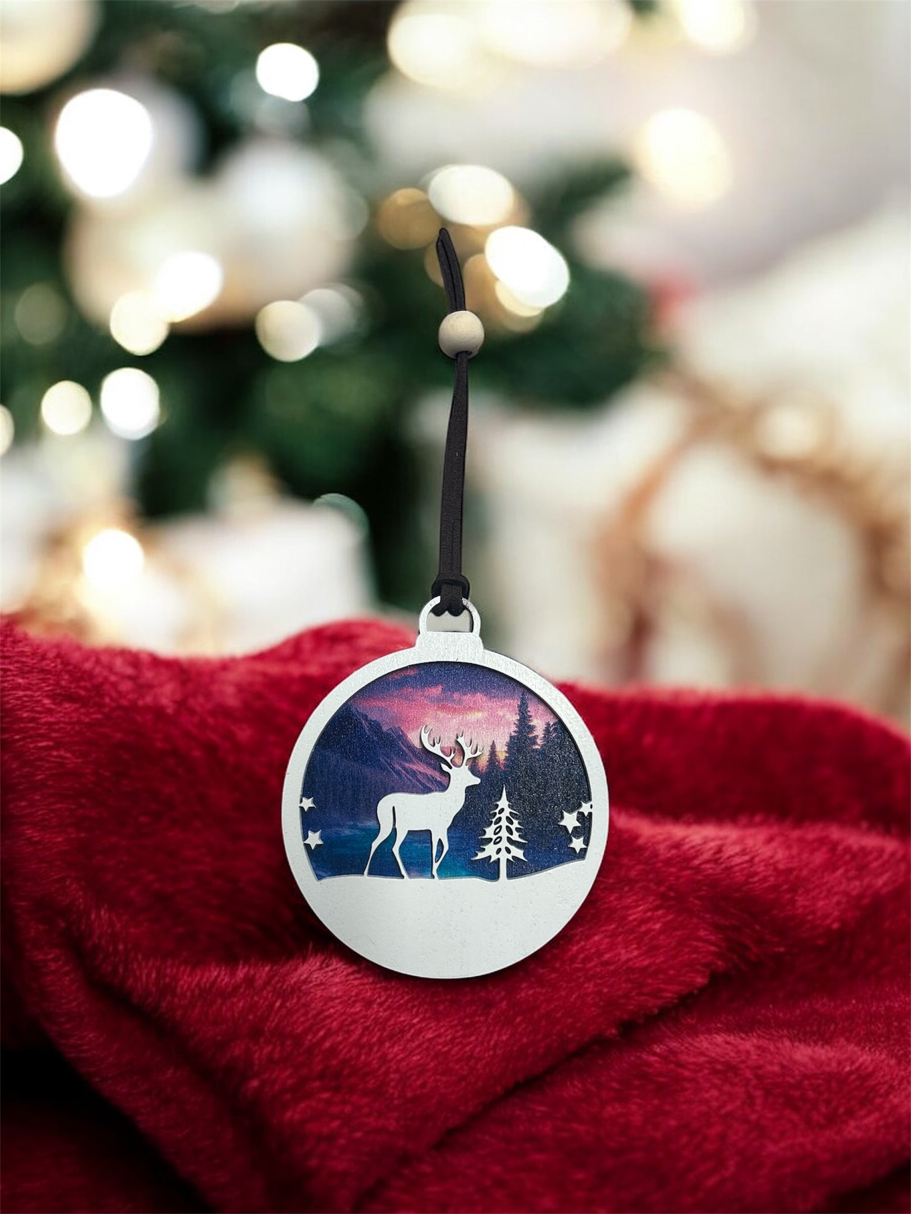 Boule de Noël en Bois – Cerf & Paysage d’Hiver – 2 Couches + Impression UV