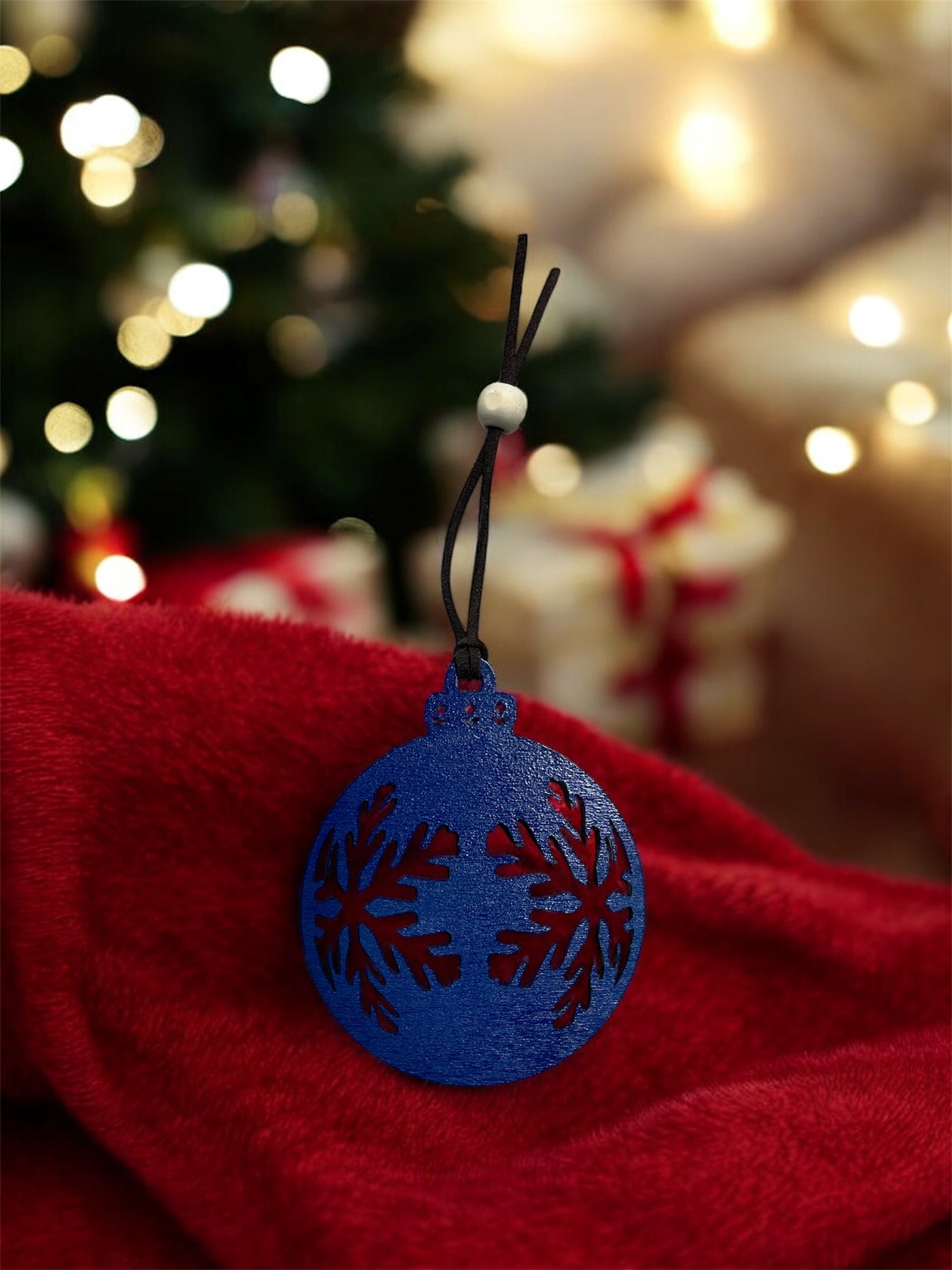 Boule de Noël en Bois – Flocon Ajouté – Décoration Artisanale Personnalisable