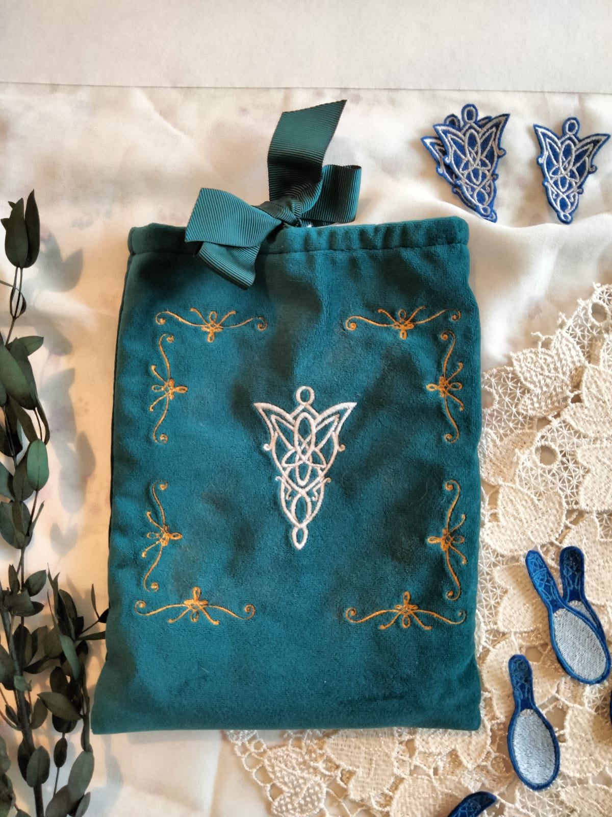 Pochette à livre “Evenstar” – Broderie & Grimoire